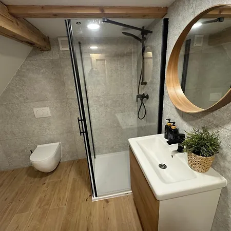 Kouzelna U Lesa Villa